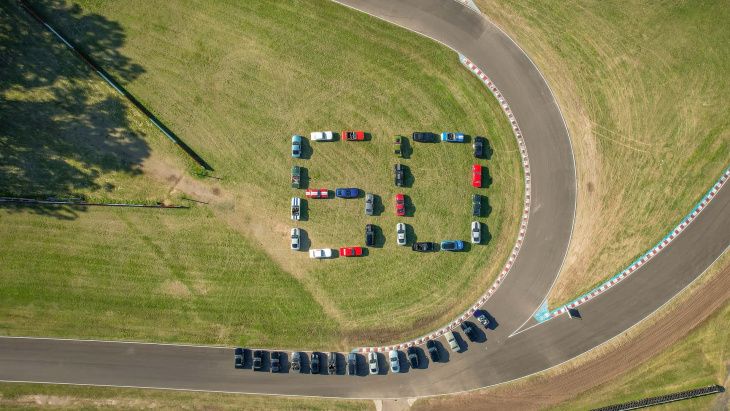 los 60 años del ford mustang se celebraron en el autódromo de buenos aires