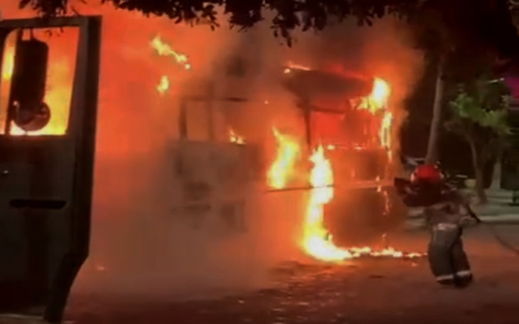 colima: reportan quema intencional de vehículos
