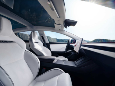 El Tesla Model 3 estrena una versión más potente con prestaciones de coche deportivo