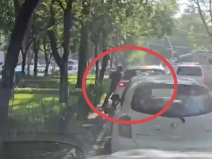 video: captan asalto a automovilistas en pleno paseo de la reforma
