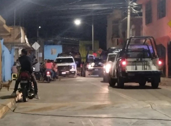 gatilleros en moto hieren a tiros a 3 hombres y un menor de edad en irapuato, guanajuato