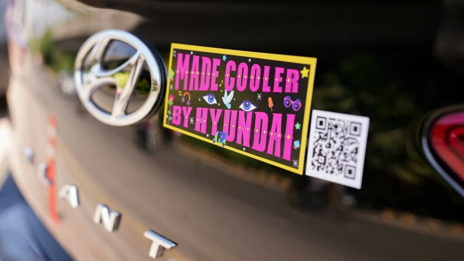 ¿cuál calor en el auto? hyundai acaba de crear una película que mantiene frio el interior de tu auto