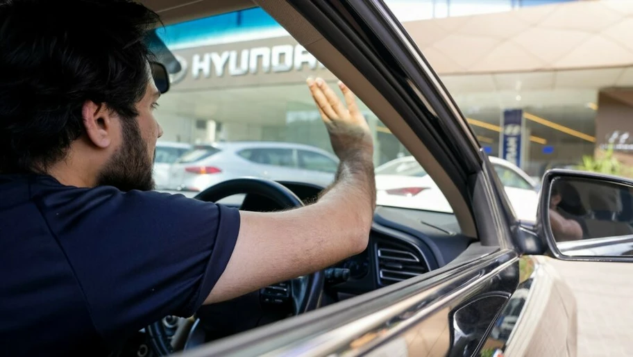 ¿cuál calor en el auto? hyundai acaba de crear una película que mantiene frio el interior de tu auto