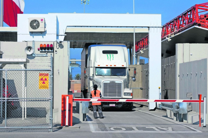 texas retoma inspecciones a camiones de carga y genera colapso en el cruce de exportaciones