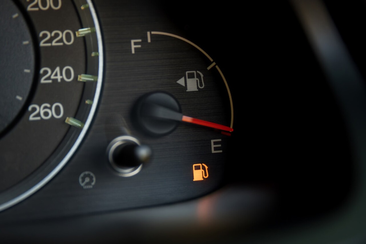 ¿cómo arreglar el medidor de gasolina de tu auto si la aguja no se mueve?