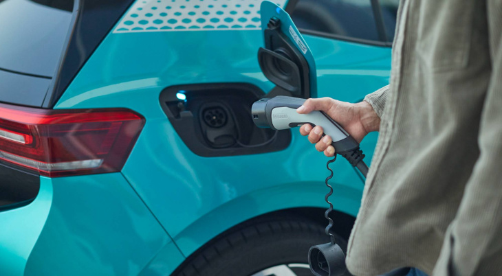 los coches eléctricos tienen la mitad de averías que los de gasolina y diésel