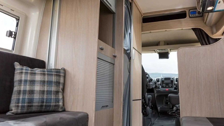la camper bunkervan más barata es una ducato para viajar todo el año