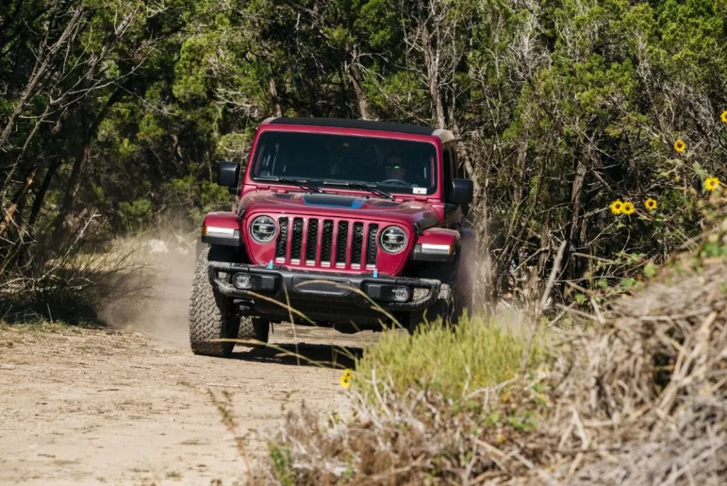 estrena un jeep gladiator 2024 en color tuscadero este verano