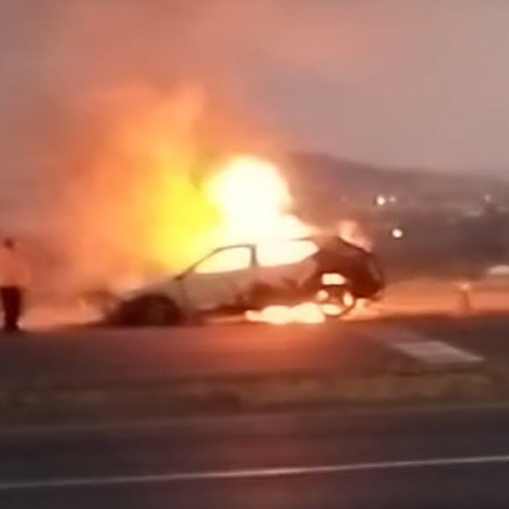 video | se incendia auto en la méxico - querétaro