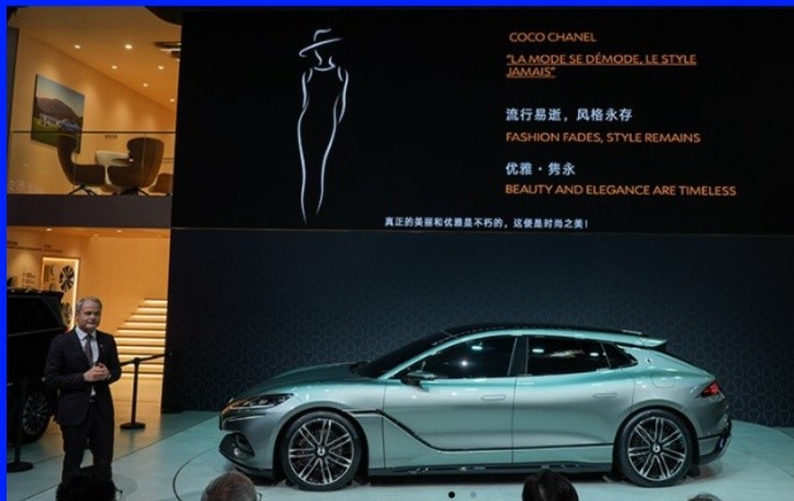 marca china de autos eléctricos presenta su línea de lujo con diseños como traídos del futuro