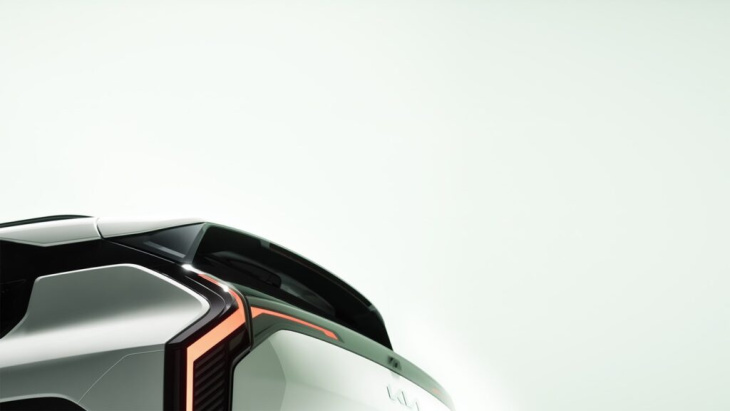 kia publica las primeras imágenes teaser del ev3, su próximo vehículo eléctrico