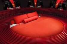 airbnb ofrece el alojamiento más loco y quizá el más caro y deseado: dormir en el museo ferrari de maranello
